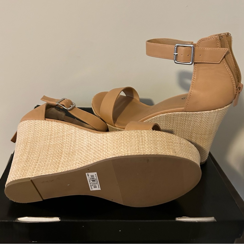 Tan straw wrap platform wedge size 11W from Torrid. Brand New - Picture 3 of 5